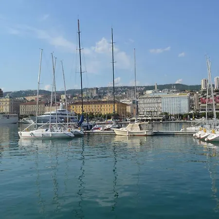 Quiet Haven*** Center: Cozy & Spacious, King Xl Bed, Pomerio 23 Rijeka