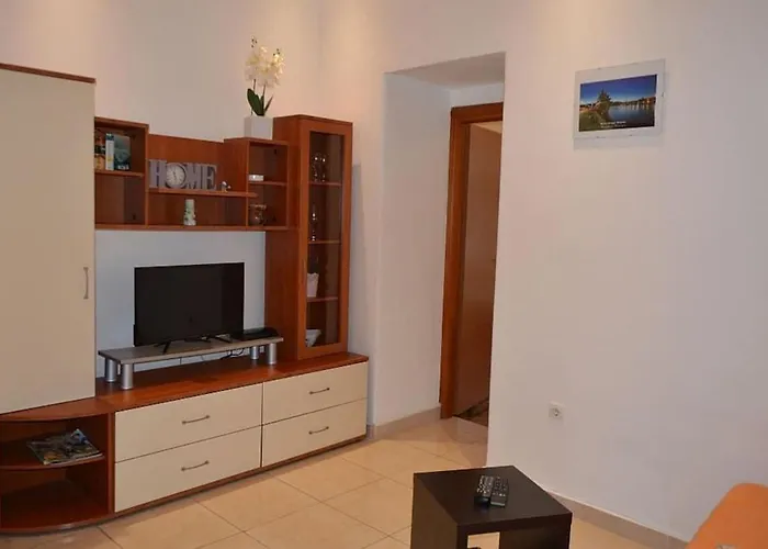 Quiet Haven*** Center: Cozy & Spacious, King Xl Bed, Pomerio 23 Fiume