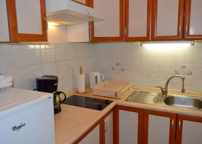 Quiet Haven*** Center: Cozy & Spacious, King Xl Bed, Pomerio 23